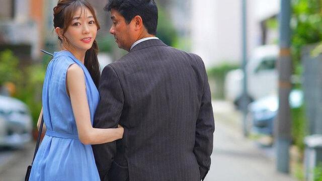 父親の愛人と街中で遭遇しホテルへ連れ込まれ♡今まで知らなかった大人のセックスに溺れてハマる…