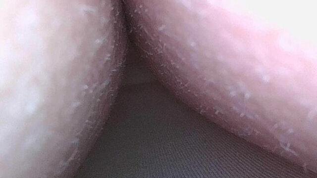 新兵器ファイバースコープで着衣内を完全撮影♡隙間から忍び込み乳首クリをクニクニ責めて濡れまくり車内挿入の恥ずかしい体験！