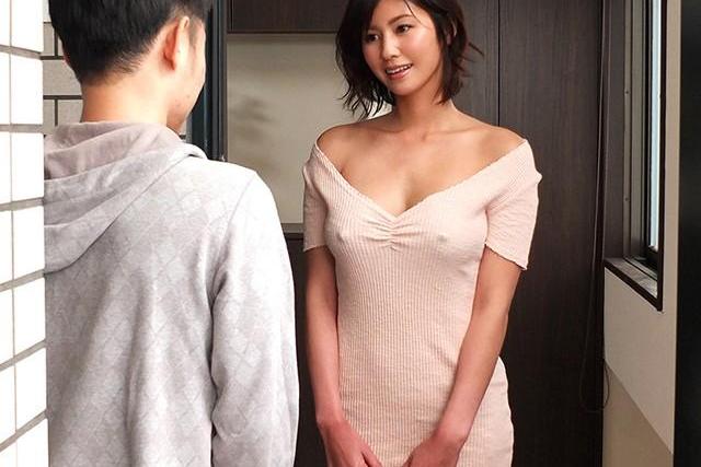 引っ越し先で出会った巨乳隣人がノーブラで悪戯に僕を誘惑してくる♡彼氏がいるのにどんどんエスカレートする背徳の新生活が始まった！