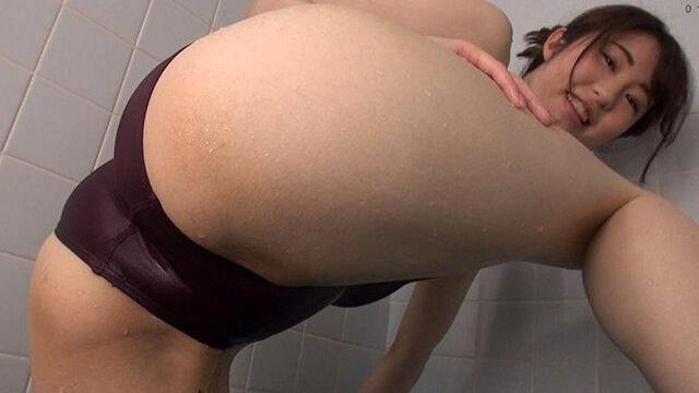 美少女から熟女まで様々な可愛い女子の競泳水着やスク水姿で♡フェラにクンニ、ローションプレイから着衣放尿まで濃厚接写総集編！