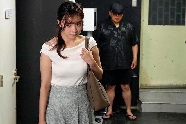 清純派として活躍する女優が人気俳優との不倫報道で干されると♡女の嫉妬と裏切りで仕組まれた非道なリンチに晒される初凌辱作品！