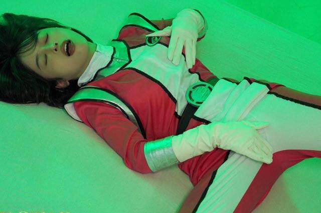戦闘中に性欲が増大する心が、自制できず揺れ始める。感情の葛藤が募り、禁断の余韻を強く残す展開に！