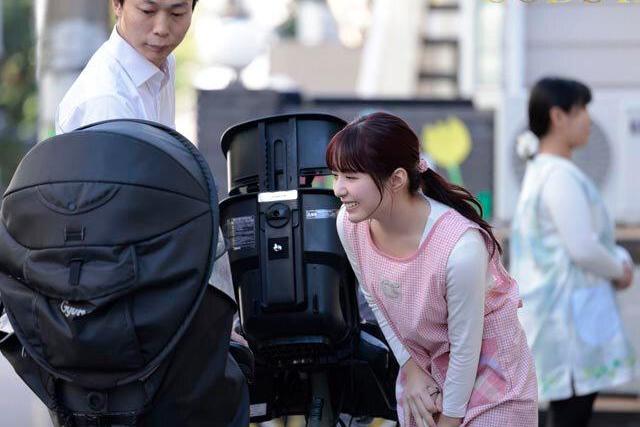 息子の担任保育士と妻子帰省中に不倫関係に♡定期的に自宅でセックスに明け暮れ帰宅前日に驚きの行動を取る…