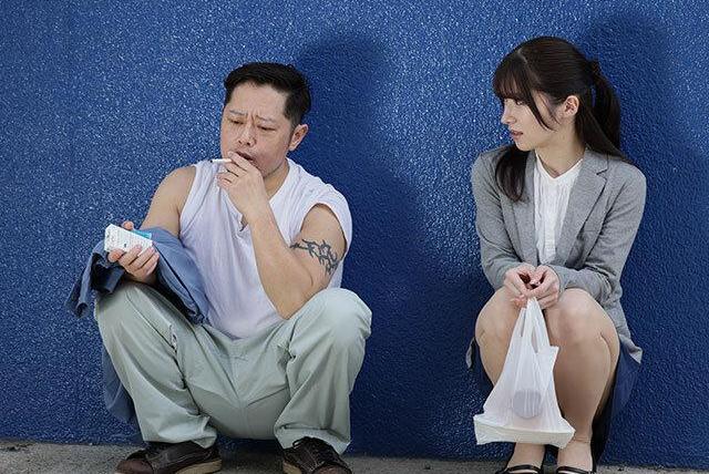 強面の清掃員に唯一優しく接する美波は…重要書類の疑いをかけられた彼を信じ心惹かれ徐々に深い誘惑の糸を紡ぎ始める♡