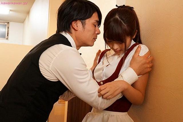 同棲中の彼氏がいるのにバイト店長に無理やり犯され♡強引で激しい快楽に堕ちていく彼女の身体！