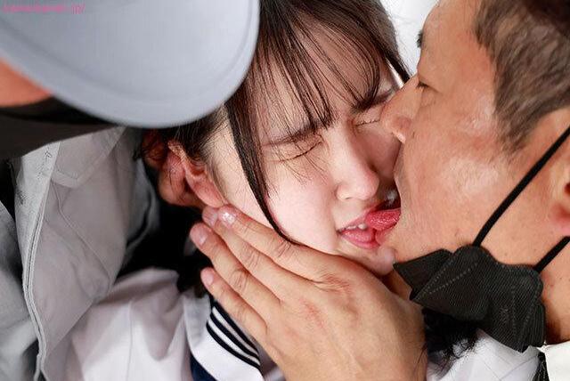 ローカル線で痴漢に襲われた女子学生は助けを呼んだせいで集団に体を弄ばれ、未経験の快楽に体を震わせてイキ果てる♡ 終わらない背徳の感覚が体に残る