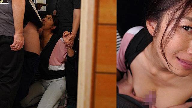 集団で性暴力を受け続ける女教師の巨乳は、様々な責めに晒され次第に快感を覚えていく。Iカップの体が肉便器として扱われる中で、抵抗から受容への感覚の変化が徐々に彼女を飲み込んでいく♡