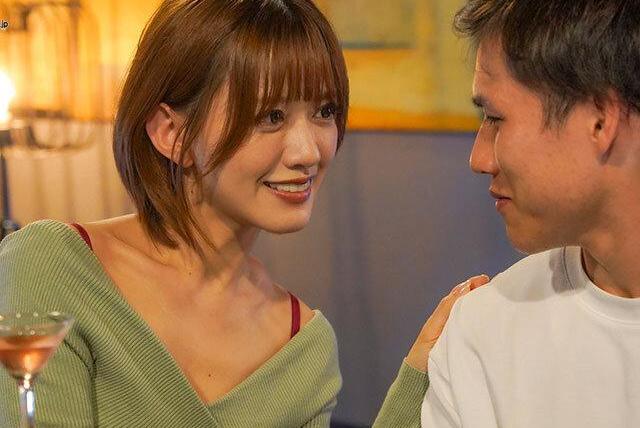 彼女との関係に悩むフリーターがバイト先の先輩に相談したことから誘惑され関係を持つようになる。力の移り変わりで罪悪感を抱きながら職場でエッチを繰り返す展開が続く！