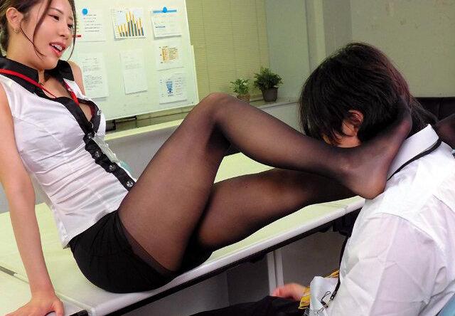 会社の後輩のタイトミニから覗く黒パンスト美脚とパンチラに目で追っていた上司が♡指摘されてラブホに連れ込まれ美尻騎乗位でたまらず果てる背徳の社内不倫！