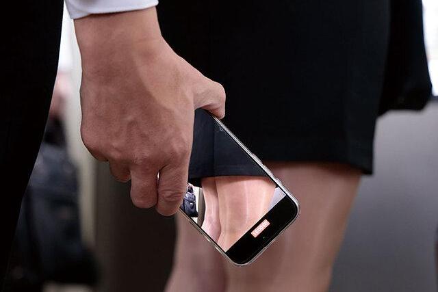パツパツスーツで通勤するOLが電車内で痴漢に遭い♡実は大の好き物で男たちに好き放題にされる興奮の朝！