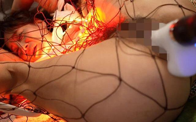 お裾分けのお礼にエスプレッソを振る舞ったお隣の奥さんに睡眠薬を仕込んで眠らせ♡弟と3Pで敏感な五十路ボディを獣化させてイカせまくる！