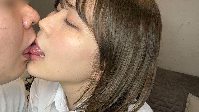 電車内で逆さ撮りがバレた瞬間♡女の子が自ら足を開き誘惑からお仕置きフェラへ！翻弄され童貞卒業のイチャラブホテルセックス！