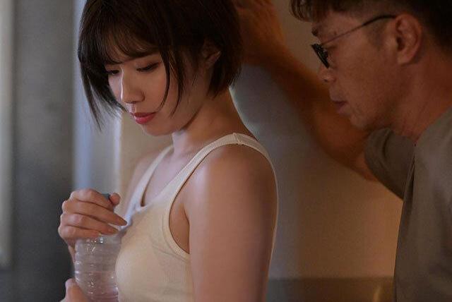 夫との義務的なセックスに不満を抱く妻♡高慢な義父に欲求を見抜かれ、夫が寝ている隙に襲われ禁断の快楽に溺れる…！