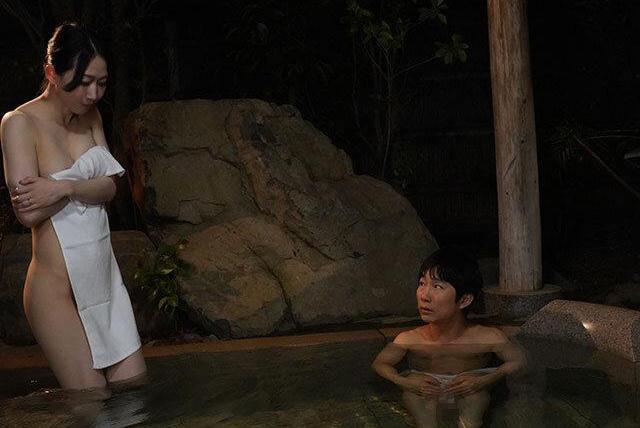 失意の男が一人温泉宿で出会った家出妻と♡互いの心の隙間を埋めるように湯上りの火照った体を密着させて夢中で求め合う！
