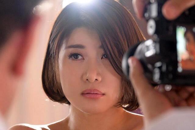 結婚記念ヌード撮影で上司の罠にハマった巨乳妻！逃げられない背徳中出しで理性崩壊の浮気絶頂♡