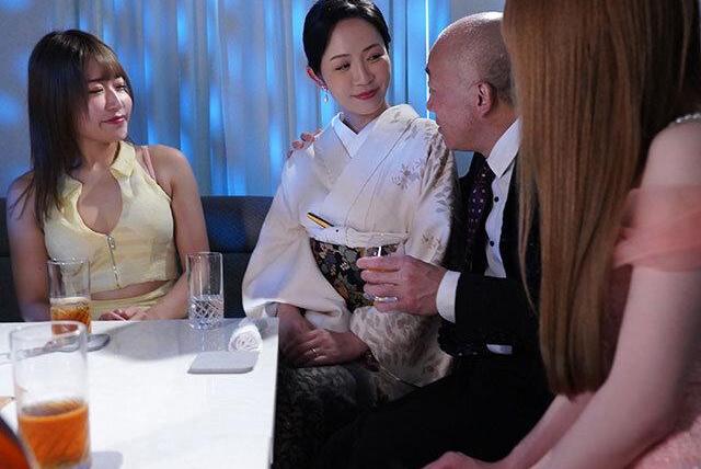 夫の横領でホステスに堕ちた妻が借金取り立てに苦しみ枕ポリシーを捨て太客社長に電話！覚悟を決めた人妻が濃厚ベロキスから始まる不貞の夜を収録！