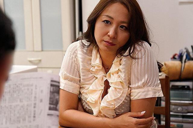 持て余した欲情に抗えず誰彼構わず貪ってしまう色情の日々！子にまで手を伸ばす自分に戸惑いながらも止まらぬ衝動が揺れる…