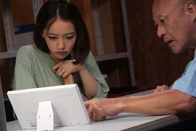 息子の万引きで脅されコンビニ妻が肉便器化し呼び出し生ハメ強要♡バックヤードからラブホまで串刺し4Pで罪を償う特濃ザーメン地獄♡