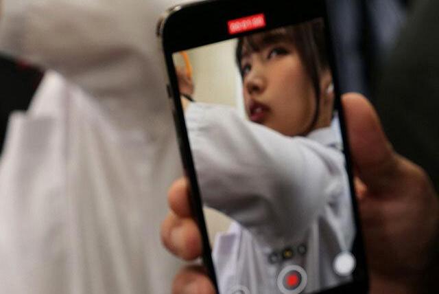 通学電車で痴●に遭ったJ系女子が屈辱の中でチクイキ♡毎日同じオヤジの愛撫でイカされついに挿入され気持ち良さに負け翌日も求めてしまう快楽依存！