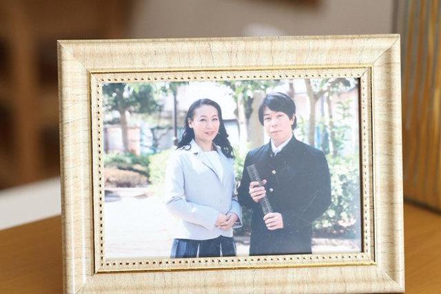 再婚家庭で家を出ていた息子が妊娠問題で実家に監視されることに…義父との複雑な関係が再燃する！