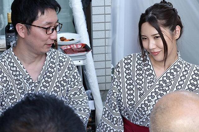 部下に妻の寝姿を盗撮され♡夫が自分の寝取られ性癖に気づき妻を抱かせたくなる危険な願望が芽生える…！