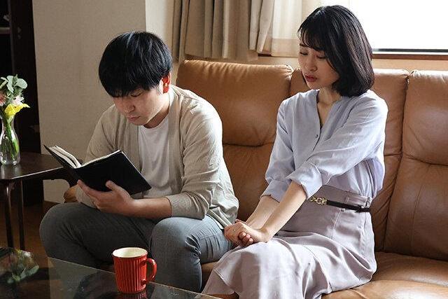 夫が町の権力者である取引先に毎晩飲みに誘われ断れず陰口を叩いたのが原因…妻が寝取られていく最悪のスパイラルに堕ちていく！