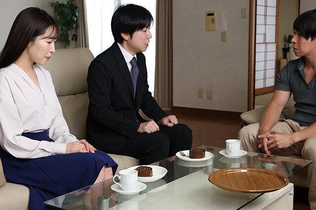 下着泥棒の噂中で倒れた若者を助けた妻♡散乱する下着の秘密に訪ねてくる男の恐怖が始まる！