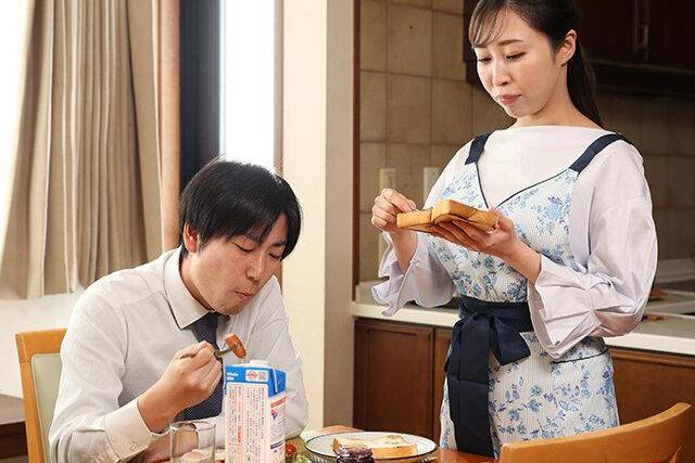 下着泥棒噂の酔った若者を部屋に運ぶ妻♡翌日訪ねてくる男に散乱下着の秘密が暴かれるエレベーター事件♡