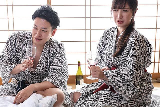酔った妻を上司が胸を掴む姿を見て夫が寝取られ性癖に目覚め♡子作り旅行を装って欲望の館へ連れ込む禁断の旅！
