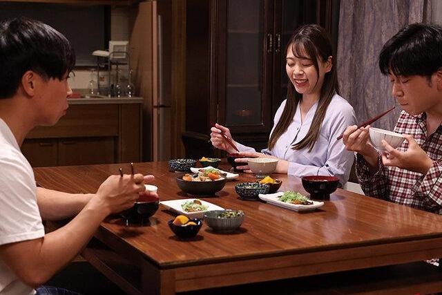 夫婦で経営するカフェに甥っ子を雇ったところレジの金が合わなくなる♡妻が甥っ子を怪しみ始めたことから始まる背徳のトラブルと関係の変化！