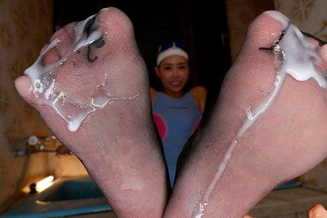 美脚痴女お姉さんがM男をパンスト挑発！上から目線で骨抜きフェティッシュ絶頂♡