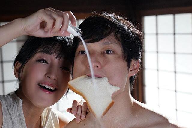 再婚相手のマッチョな息子に欲情した義母が媚薬を盛って♡理性を超えた怪物のような欲求が爆発して襲われる…！