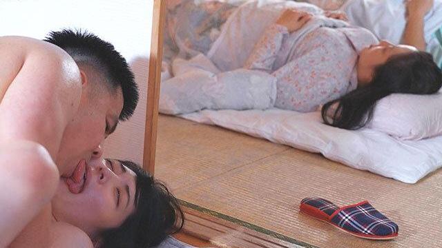 父の元部下が負債を抱え訪ねてきたが援助を得られず父の不在を狙って娘に徐々に近づいていく過程が暗い！