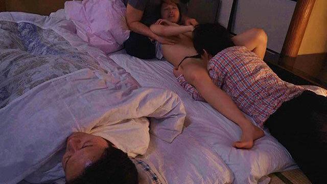 定職にも就かず妻に逃げられ途方に暮れた男が息子を連れて兄夫婦の家に転がり込み…一向に働く様子もなくギャンブルに明け暮れる中で兄の妻と禁断の関係に陥る同居生活♡
