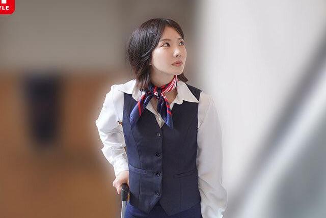 完全合意ドマゾCAが命令受け入れイラマ潮吹き地獄！スレンダー美女が3P絶頂の変態アクメ♡