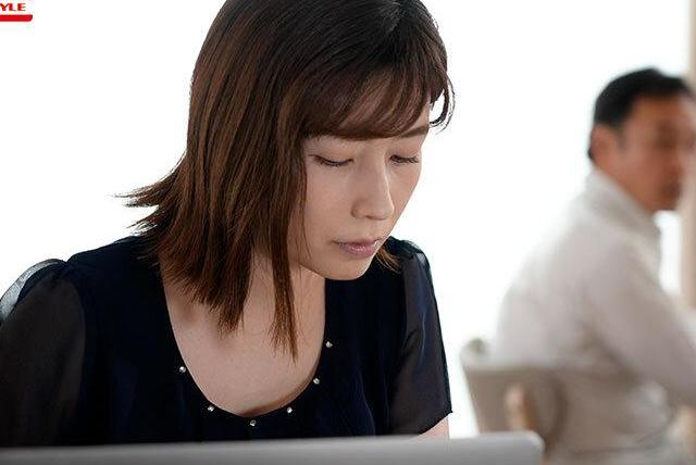 新築待ち間借り生活で欲求不満妻の暴走♡リモート義兄を誘惑し本能ままに貪る不倫NTRの濃密性交に溺れる♡