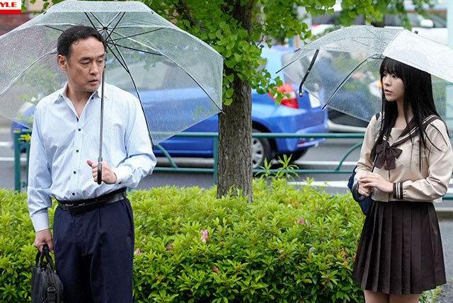 図書室で担任教師に襲われた気弱な美少女は快楽を忘れられず自ら教師を呼びキスをし中年教師との下品な関係に落ちていく♡