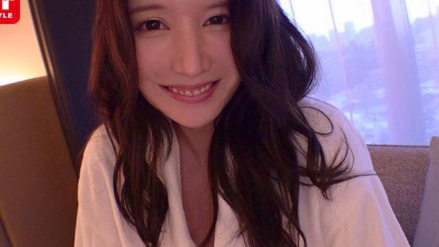 クールな美貌AV女優の等身大素顔を1対1で♡普段見せない笑顔でセックスに没頭する可愛い姿が満載の記録！