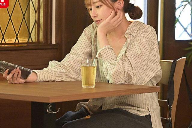 騙す側だった少女が常連たちに真実を暴かれ、立場が一気に逆転する！復讐の輪の中で主導権を完全に奪われちゃう…！