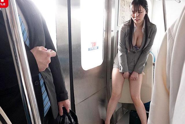 大人しい新入社員を残業中に魔が差して弄り始めたら感度抜群♡社内やトイレでリモバイ調教を続け性社畜に育て上げていく毎日！