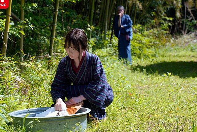 村の淫習で性奉公を強いられる私は、最初は拒んでいた体が何度もイカされるうちに熱く疼き、快感の波に溺れていく…余韻が残るの♡