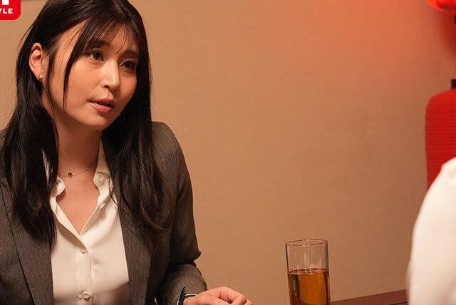艶やかなIカップが雨で濡れ透けるとき二人の関係は変わっていく…上司と部下の理性の仮面が剥がれ本能のままに激しく交わり続ける淫靡な一夜♡