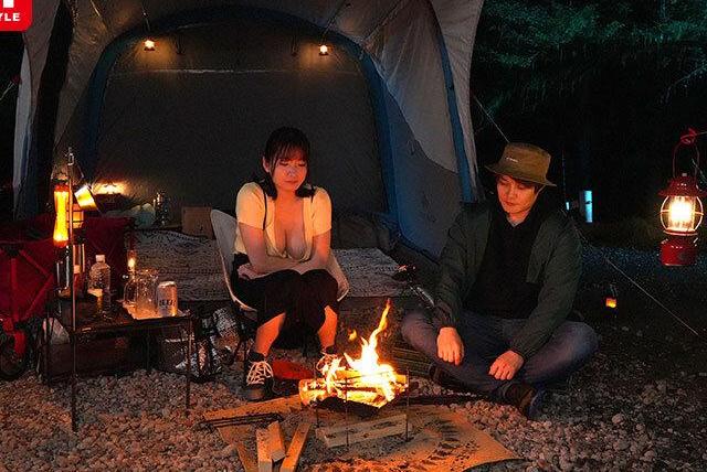 ソロキャンの無防備な谷間に理性を失った男たちがテントの中で暴力的にイカせ続ける山奥の禁断が幕を開ける…